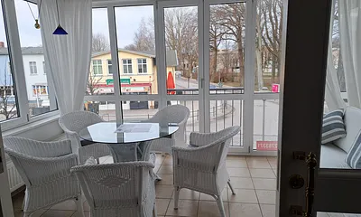 beheizbarer Wintergarten 10,9 m2   Frühstückstisch + mit Leseplatz