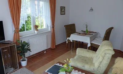 Wohnzimmer mit Essbereich