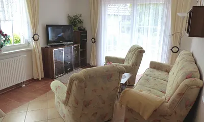 Wohnzimmer mit Essbereich 