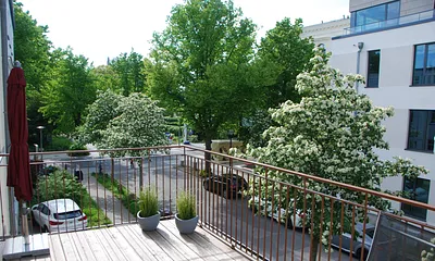 Balkon mit Blick auf den Kurpark