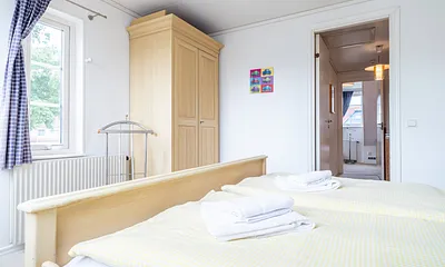 Ferienhaus Residenz zu den 3 Tannen Zingst - Schlafzimmer mit Doppelbett im Obergeschoss