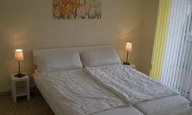 Wohn-/Schlafraum mit Doppelbett