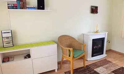 Wohnbereich mit TV (links)