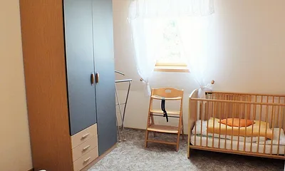 Das Kinderbett im großen Schlafraum