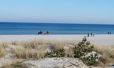 der breite feinsandige Strand