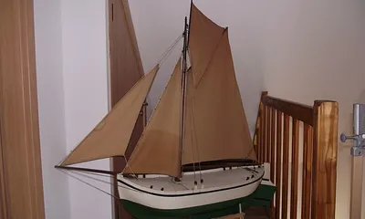 Altes Boot im Flurbereich