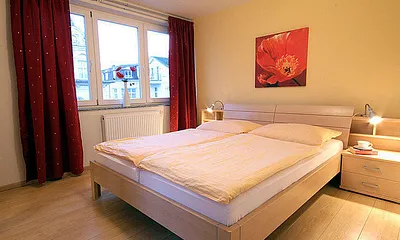 Schlafzimmer 1