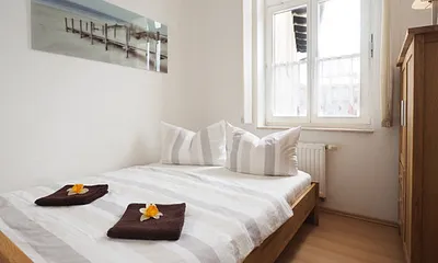 Schlafzimmer mit Doppelbett