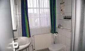 Badezimmer mit Dusche