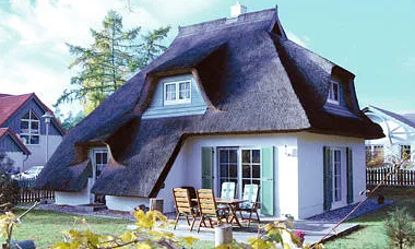 Ansicht des Reethauses in der Dünenresidenz im Ostseebad Karlshagen auf der Insel Usedom