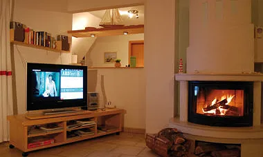Echter Kamin + Flachbildschirm + Kabel/Blue Ray