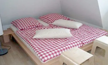 Eines der beiden Schlafzimmer + zweiter TV