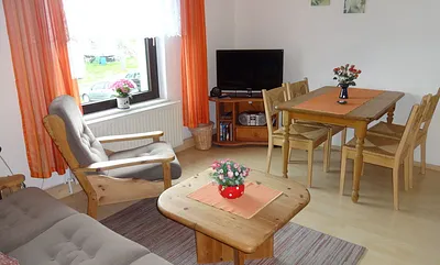 Wohnzimmer mit Esstisch