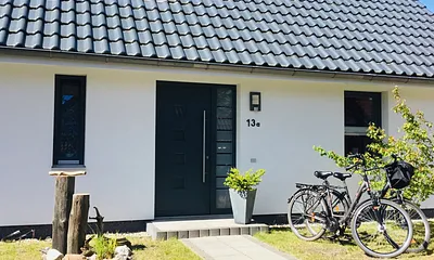 Die Vorderansicht des Hauses. Ein idealer Ausgangspunkt für Radtouren.