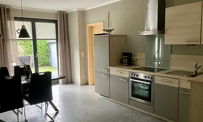 Die Küche ist komfortabel ausgestattet.