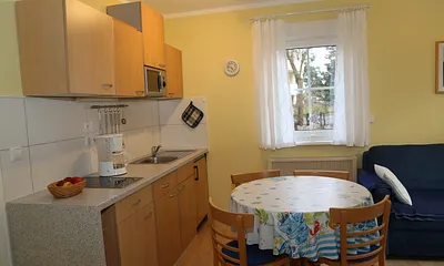 Küchenzeile mit Eßplatz