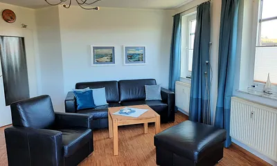 Wohnzimmer mit Schlafcouch (Aufbettung für 2 Personen)