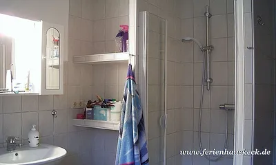 Bad mit Wanne und Dusche