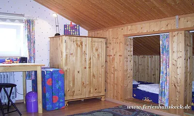 Kojen- betten im Kinderzimmer