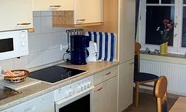 Die volleingerichtete Küche ist auch für einen längeren Aufenthalt geeignet.