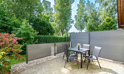 Terrasse mit Sitzmöbeln