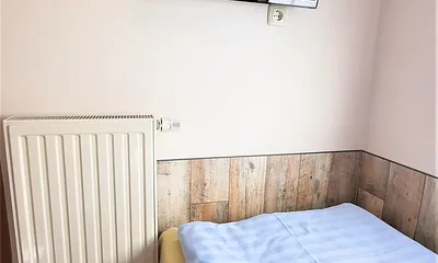 2. Schlafzimmer mit TV