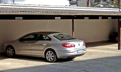 Parkplatz / Carport Hof Haus Godewind von dort zur hinteren Haustür Zugang