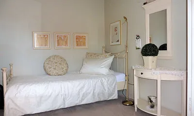 Separates Zimmer mit einzelnem Bett