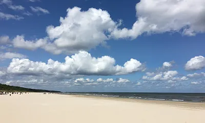 wunderbar breiter und feinsandiger Ostseestrand