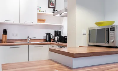 Vollständig eingerichtete Küche, Essbereich