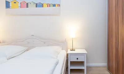 Modern eingerichtetes Schlafzimmer