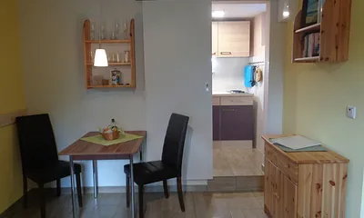 Wohn-Schlafraum mit kleiner separater Küche