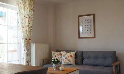 Ferienwohnung Hafenidyll Nr. 11 - Schlafcouch im Wohnzimmer