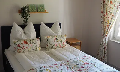 Ferienwohnung Hafenidyll Nr. 11 - 2. Schlafzimmer / großes Doppelbett
