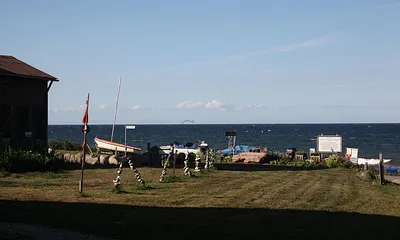 Hier sehen Sie den Blick auf die Ostsee vom Gebäude aus