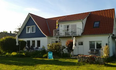 das Haus mit der Ferienwohnung rechts im EG
