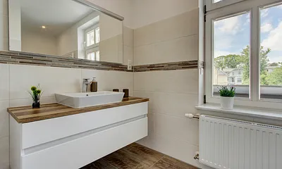 Tageslichtbad mit Regendusche