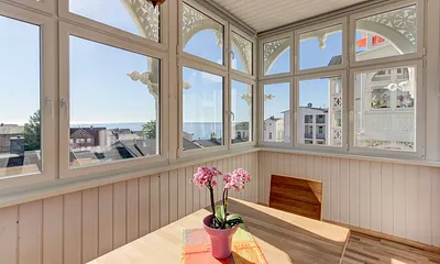 Verglaster Ostbalkon mit Meerblick