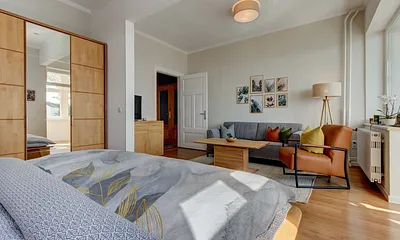 Wohn-Schlafzimmer mit Meerblick