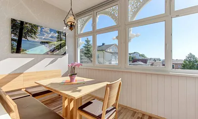 Verglaster Ostbalkon mit Meerblick