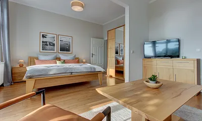 Wohn-Schlafzimmer mit Meerblick
