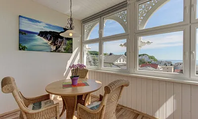 Verglaster Ostbalkon mit Meerblick