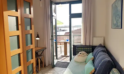 2. Schlafzimmer, mit Zugang zum Balkon, Ausblick in die Natur und aufs Wasser
