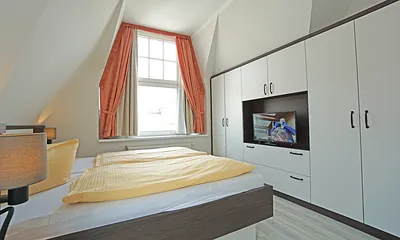 Schlafzimmer mit Doppelbett