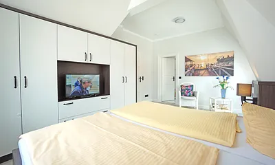 Schlafzimmer mit Doppelbett