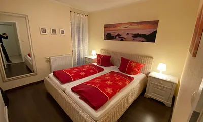Schlafzimmer mit Doppelbett