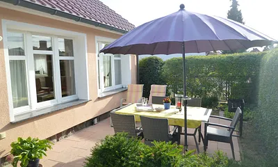 Modernes Haus in sehr ruhiger Lage, Parkplatz neben dem Haus. Große, möblierte Terrasse