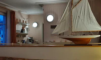 Blick aus dem Wohnbereich Richtung Küche 