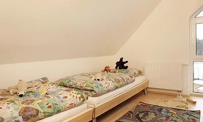 Schlafzimmer II mit 2 Einzelbetten 90 cm x 200 cm 