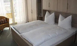 Grosses Schlafzimmer